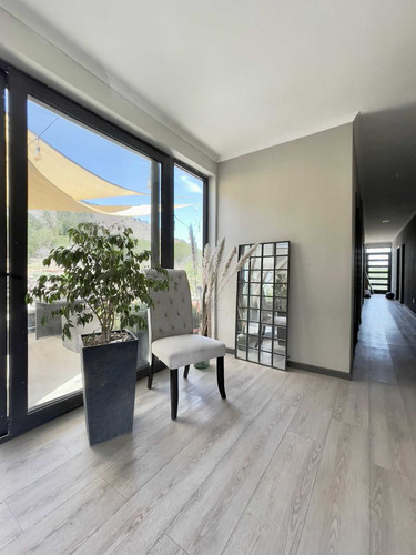 Casa Con 5.000 M2 De Terreno Con Piscina (82768)