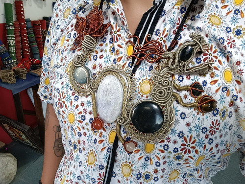 Imagen 3 de 4 de Collar Quetzalcóatl Echo A Mano Con Piedras Naturales