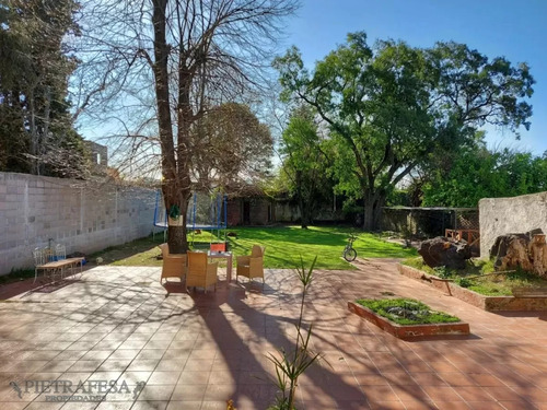 Casa En Venta Con Renta, 6 Dormitorios, 4 Baños, Fondo, Barbacoa Y Cochera-camino Castro -prado