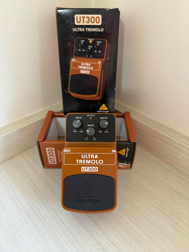 Pedal Behringer Ultra Tremolo Ut300