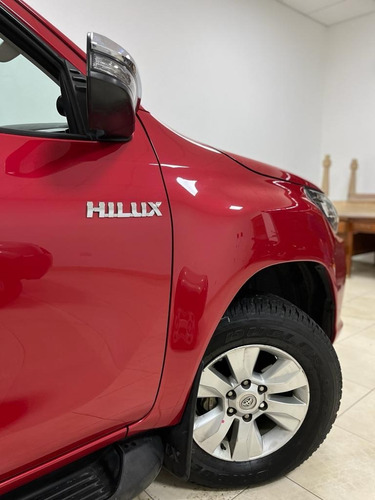Imagen 15 de 17 de Toyota Hilux 2.8 Cd Srv 177 Cv 4x4 At