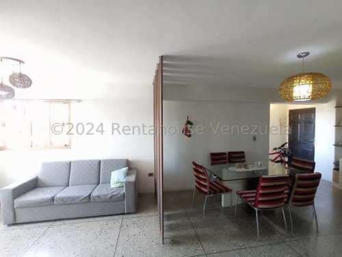 #apartamento En El Centro Barquisimeto, De 88 M2 Tres Habitaciones Un Baño. Kg