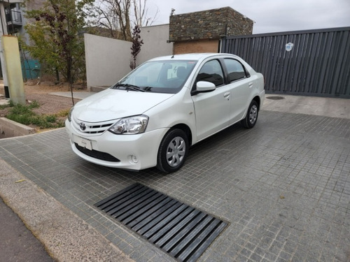 Imagen 11 de 13 de Toyota Etios 1.5 4ptas Xs