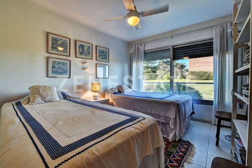 Venta Apartamento Dúplex De 4 Dormitorios En Playa Brava