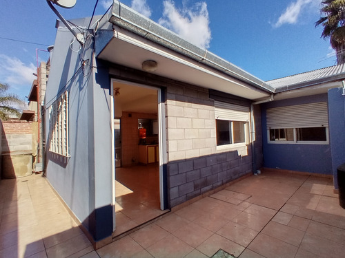 Casa Interna Con Dos Dormitorios A 6 Cuadras De La Estacion!!!