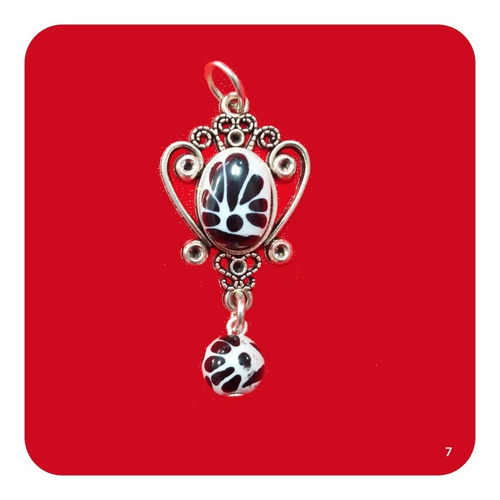 Imagen 2 de 5 de Dije Corona De Talavera Poblana Negra Y Pewter 4x2.5 Cm Jyr