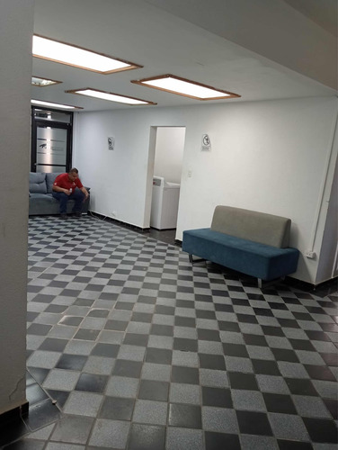 Oficinas Y Patio Industrial