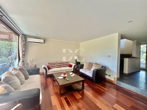 Casa En Venta De 5 Dorm. Piedra Roja Chicureo Colina