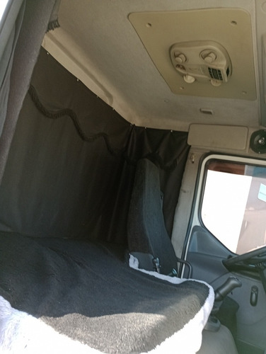 Imagem 20 de 23 de Volvo Vm 270 Toco Com Baú Refrigerado