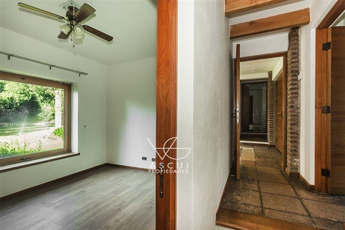 Casa En Venta De 4 Dorm. En Lo Barnechea