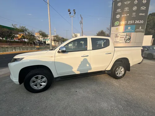 Mitsubishi L200 2.4 Glx Cabina Doble 4x2 Mt