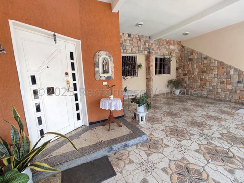 Casa En Venta En Maracay Urb Las Delicias Santa Rita Rah 25-10984 Meglisf