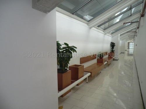 Imagen 6 de 11 de Oficina En Alquiler Los Dos Caminos Mls #21-20732 M.m