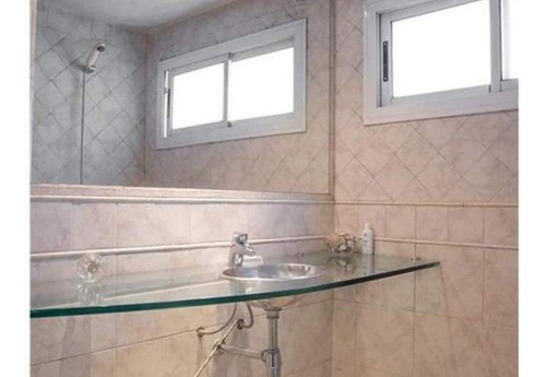 Casa 4 Dormitorios Tres Baños Piscina Barrio Urca - Sobre Calle E. Lamarca
