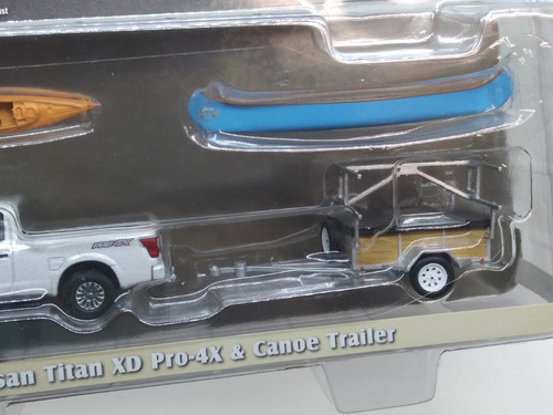 Greenlight Hitch & Tow 2019 Nissan Titan Xd Pro-4x & Canoa Color Blanco