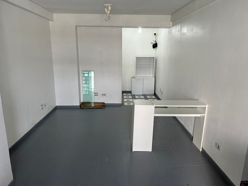 Oportunidade: Loja Em Local Seguro E Com Clientela P/ Serviço (ex: Manicure/estética/escritório)
