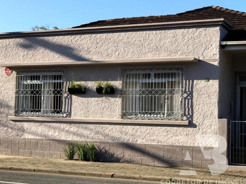 Imagem 1 de 2 de Casa Em Blumenau, 02 Dormitórios, Churrasqueira, Jardim, Churrasqueira, 03 Vagas, Terreno Medindo 1.241,17m², Bairro Itoupava Seca, Sc. - Ca00034 - 69683435