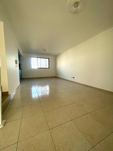 Apartamento Tipo Penthouse Ubicado En Zona Privilegiada