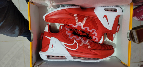 Nike Lebron James Witness Red Premium Num 8.5mex 28.5cms 