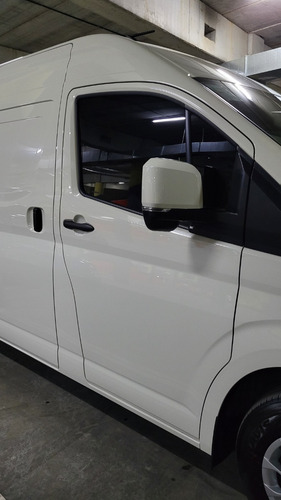 Toyota Hiace 2.8 Tdi Furgón 6at L2h2 3a 5p