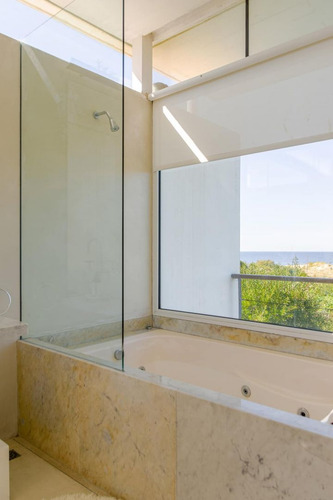 Casa En Alquiler Por Temporada De 3 Dormitorios En Punta Piedras (ref: Bpv-10026)
