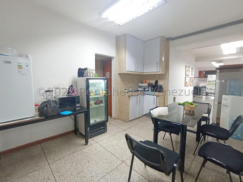 Edificio Comercial En Venta En Avenida Libertador Barquisimeto Lara. Código 23-15252 Excelente Oportunidad Al Mejor Precio Negociable!!!. Comunicate Conmigo! Gracias. Pregunta Sin Compromiso Kv #
