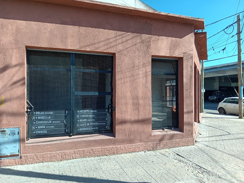 Local Sobre Arias Al 2800 Castelar Norte Esquina 94m2 Espectacular