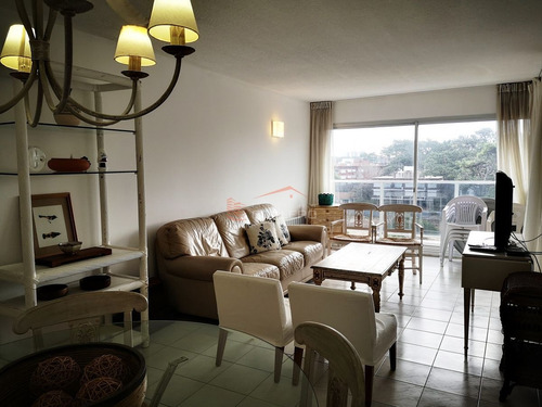 Imagen 9 de 30 de Venta De Apartamento En Punta Del Este, Avda Chiverta A Metros De La Playa Brava Y Mansa