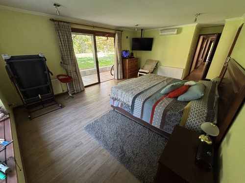 Gran Casa Con Terreno De 2016 M2 En Excelente Ubicación