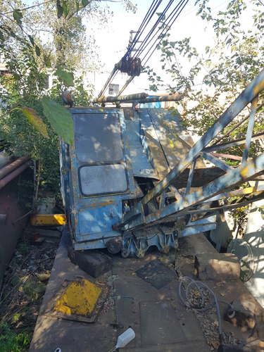 Grua Reticulada Marca Michigan De 8tn Sobre Camión.