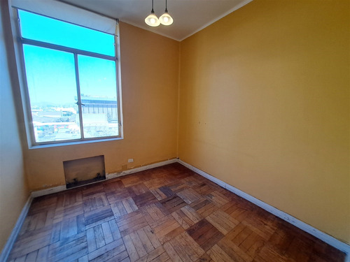 Departamento En Venta De 4 Dorm. En Paseo Bulnes, Santiago
