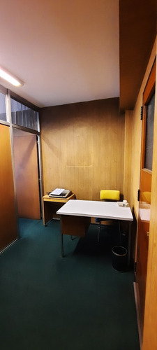 Oficina Ubicada En Calle Santiago Del Estero Nº 366, Superficie Cubierta De 18 M², Piso 9, Vista Al Este