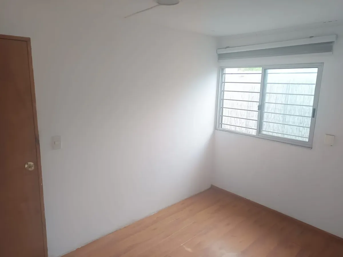 Alquiler Apartamento Tipo Casa Un Dormitorio, Patio, S/gc C/ Cochera En Malvin N · Foto 5