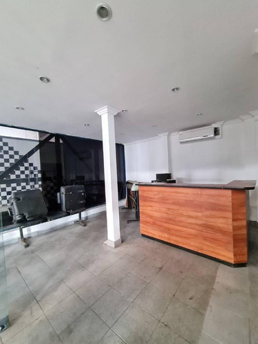 Imagen 2 de 10 de Galpon En Venta En La Av Farriar Liseth Varela 04144183728