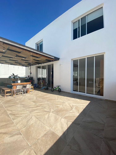 Imagen 3 de 10 de Departamento De Dos Pisos En Venta, Punta Esmeralda Corregid