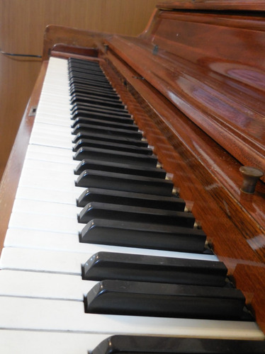 Piano Wurlitzer Con Banquillo En Excelentes Condiciones (Usado)