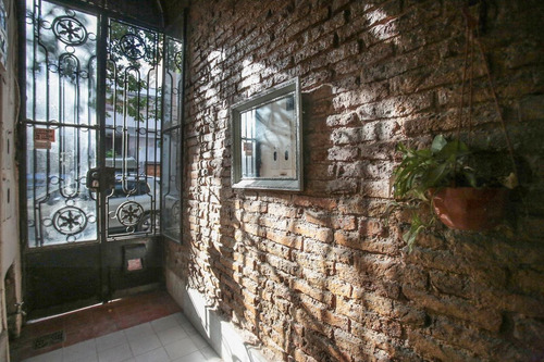 Imagen 3 de 27 de Venta- P.h De 3 Ambientes Con Habitación Auxiliar En Planta Baja - Caballito