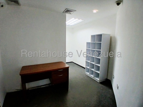 Oficina En Alquiler Los Cortijos De Lourdes Mls 25-15550 Yf
