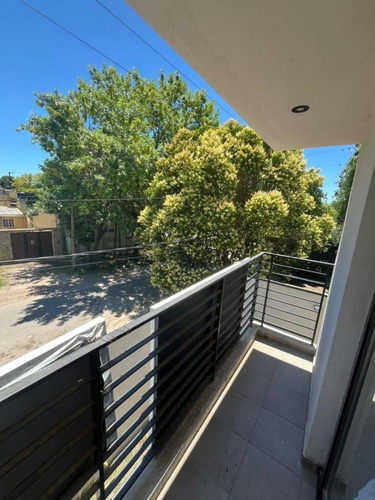Casa En Venta En City Bell, La Plata