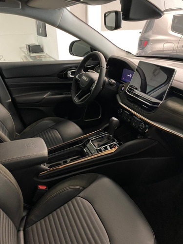 Imagen 16 de 18 de Jeep Commander 2023 2.0 Td At9 4x4 Limited Plus