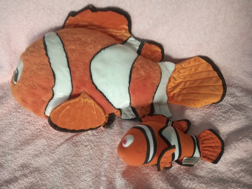 Nemo Salvando A Nemo Disney Store Peluches De 45 Y 20 Cm (Usado)