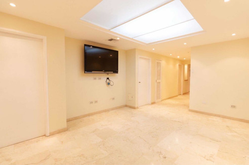 Imagen 10 de 22 de Lujoso Apartamento En Edificio Emperador Marisabel Fernández