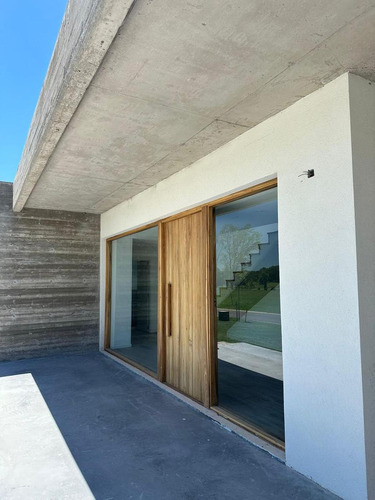 Casa En Venta - 4 Dormitorios 5 Baños - Cocheras - 387mts2 - El Milord, Pilar