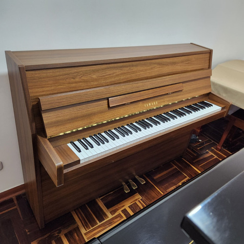 Piano Vertical Acústico Japonés Yamaha Lu11