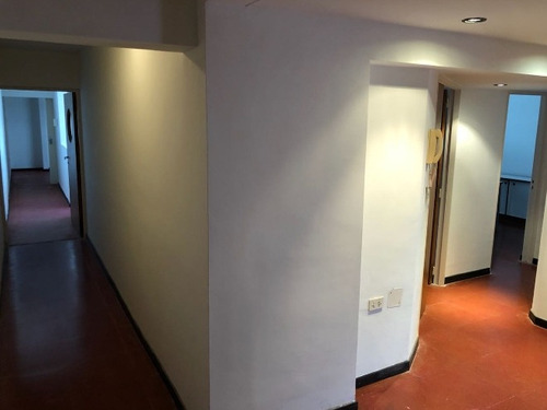 Imagen 1 de 11 de Venta De Oficina En 63 E/ 2 Y 3