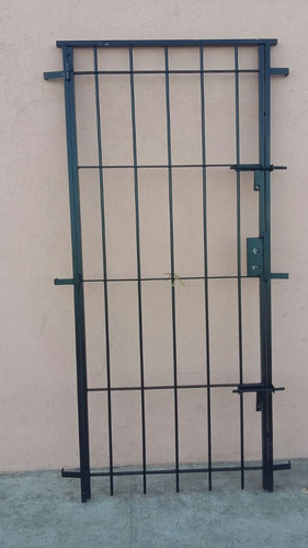 Imagen 1 de 4 de Puerta Reja Hierro Redondo Del 12, Dos Pasadores Y Cerradura