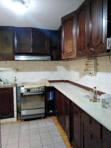 Casa Bien Ubicada 3 Pisos C/ Aires P/2 Pisos