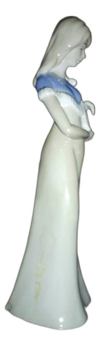 Porcelana Taiwan, Dama Musical 28 Cmtrs (Usado)