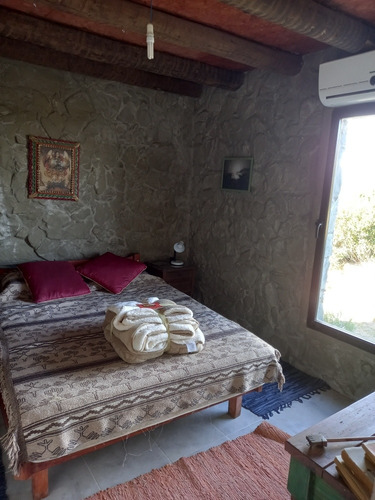 Casa De Piedra, 3 Plantas 2 Decks 3 Dormitorios, 2 Baños.