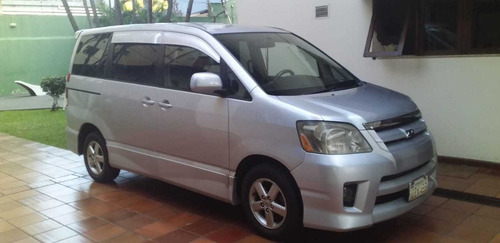Imagen 2 de 5 de Toyota Noah Toyota Noah Furgoneta